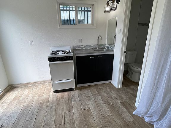 4th image of 2532 N Arrowhead Ave #D