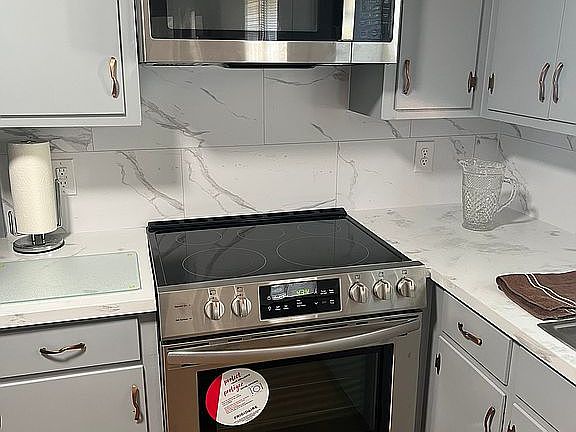 5th image of 290 Riverview Dr