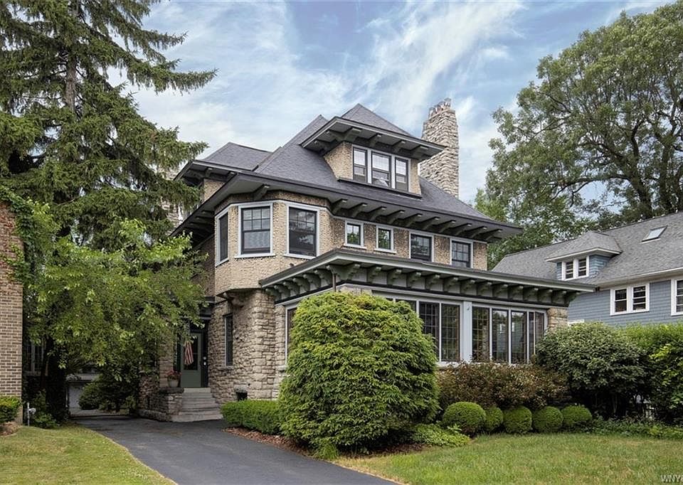 1st image of 54 Agassiz Cir