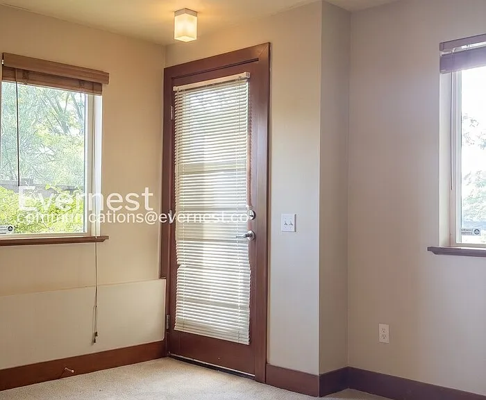560 McGraw St — Photo 16