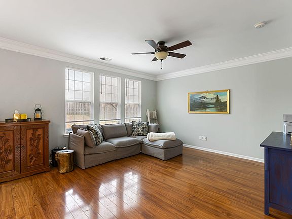 4th image of 1052 Whitlow Blvd