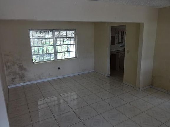 3rd image of 420 NE 141st St