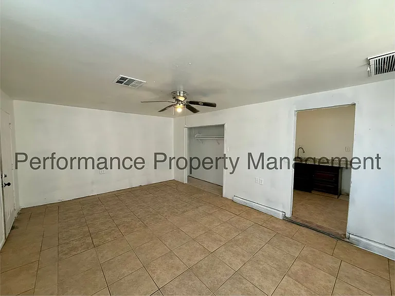 3703 Eucalyptus Dr — Photo 10