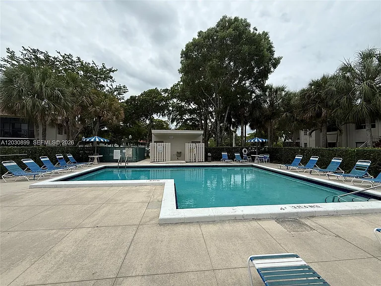 16184 Laurel Dr #204 — Photo 47