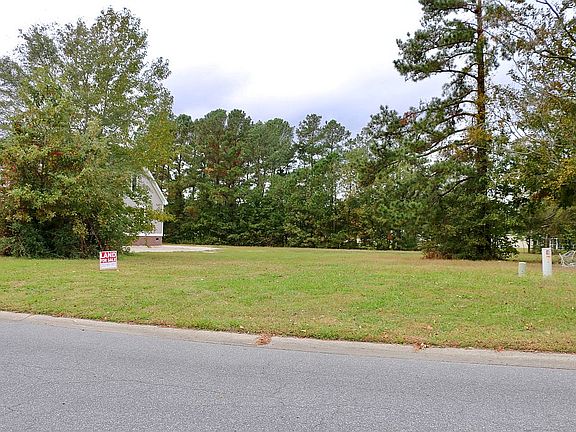 3rd image of 105 Pelican Pointe Dr