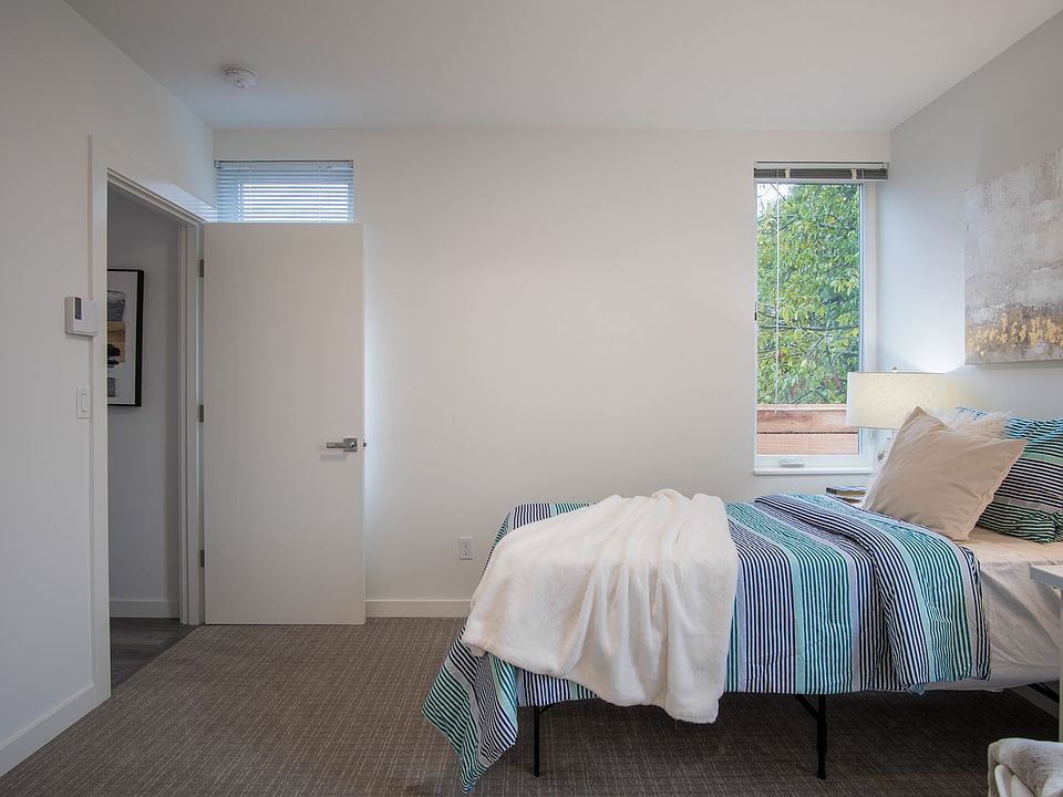 1st image of 1417A E Yesler Way