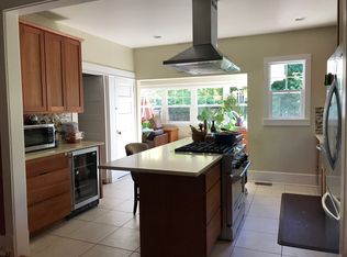 1413 N 47th St, Seattle, WA 98103