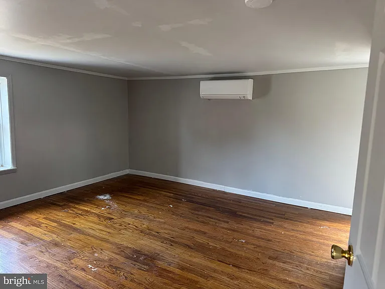 749 Center Rd — Photo 4