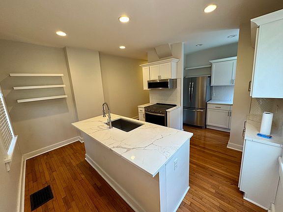 5th image of 182 Warren St