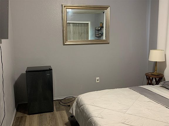 3rd image of 208 Dakota Ridge Dr