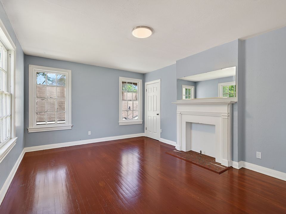 1st image of 2621 Dillard St