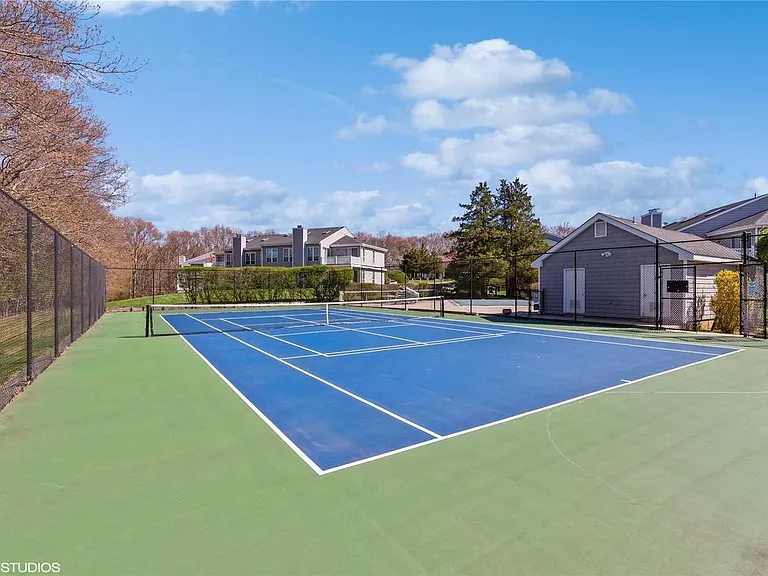 Tennis / Pickleball court