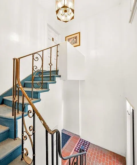 9928 Robbins Dr — Photo 32