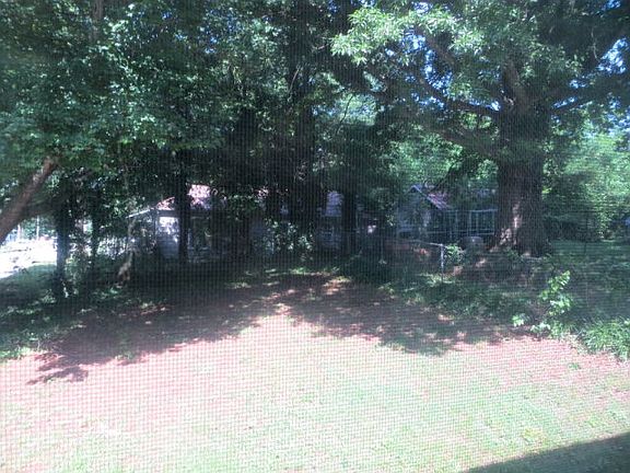 3rd image of 2203 Spencer St