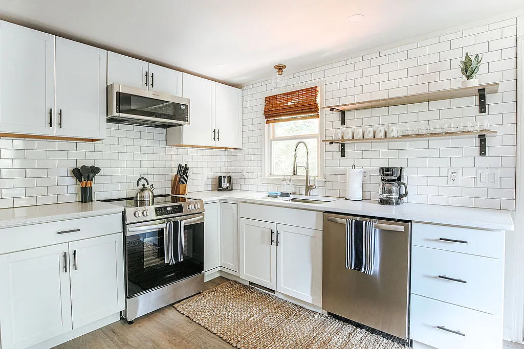3 bed, 1380 sqft, $3,050 — Photo 3