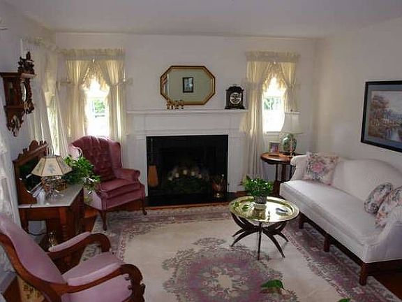 2nd image of 1804 Parkland Dr