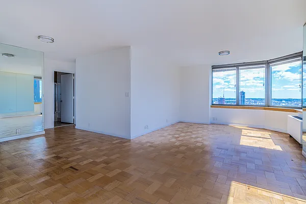 Sold by Yoram Adin, LREB | media 34