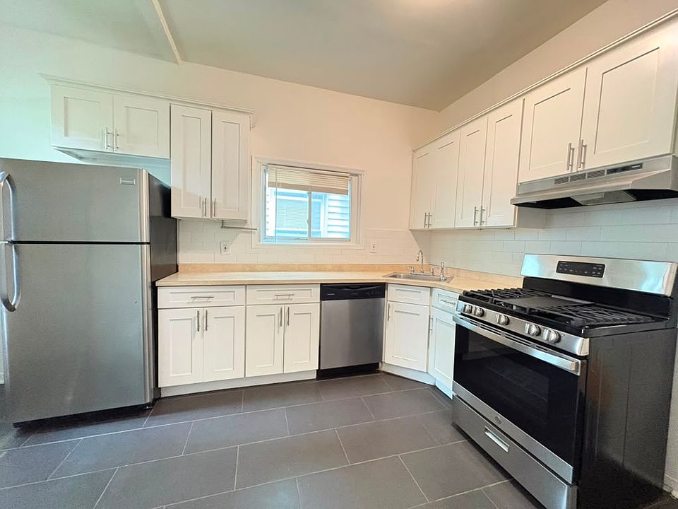 1st image of 211 Myrtle Ave #3
