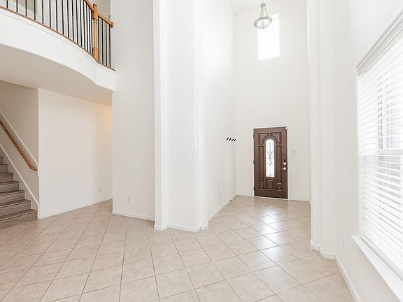 5th image of 25951 Ravenside Dr