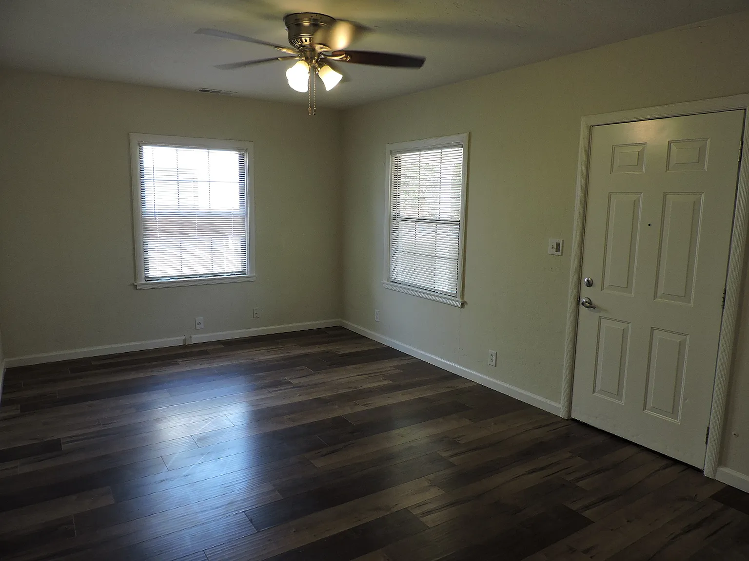 2 bed, 900 sqft, $2,295 — Photo 3