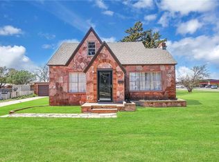 700 S 18th St, Clinton, OK 73601