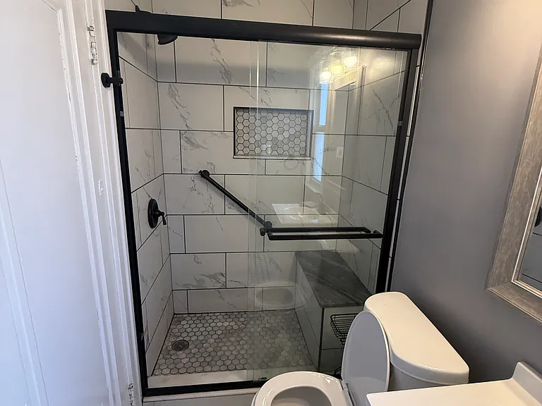 Walk in Ceramic Shower with Bench