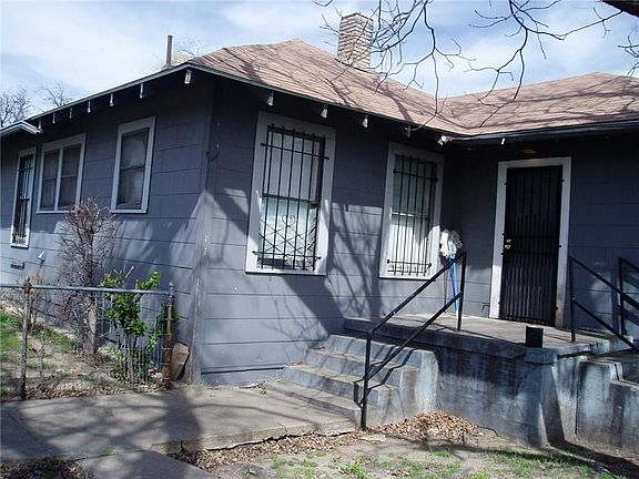 3rd image of 900 E Jefferson Ave