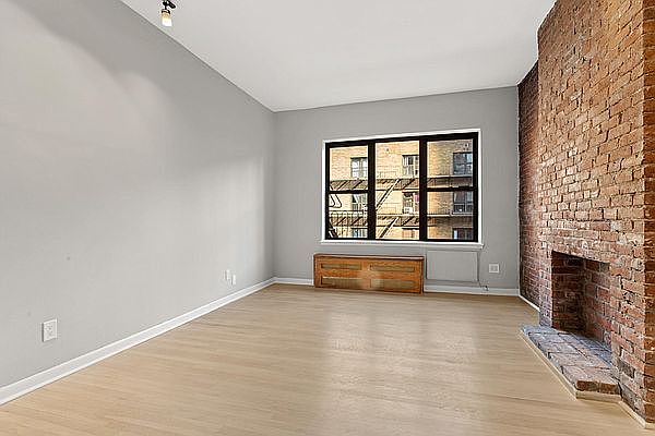 1st image of 306 E 89th St #3B*