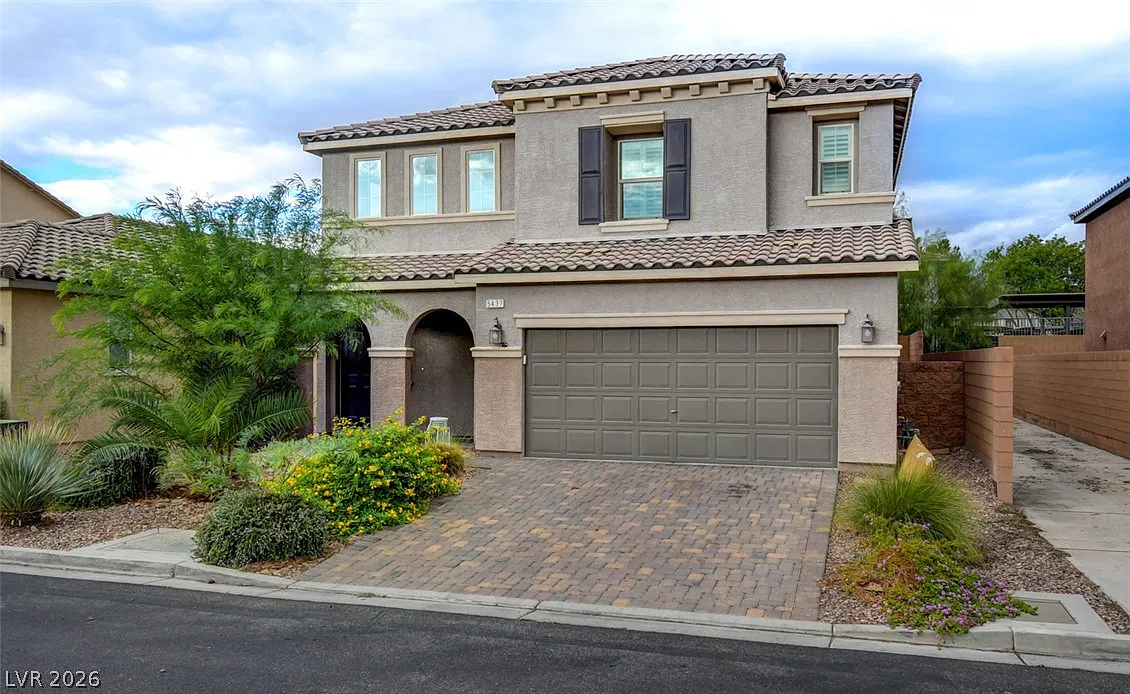 5 bed, 3.5 bath, 3057 sqft, $2,995 — Photo 2