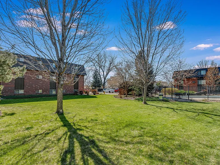 Woodridge Apartments — Photo 58