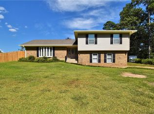 2408 Evergreen Ln, Pineville, LA 71360