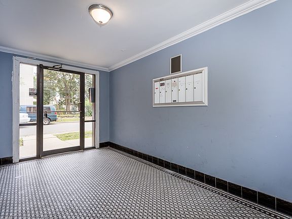 4th image of 2200-04 N Avers Ave #2B-1Ba-800Sqft