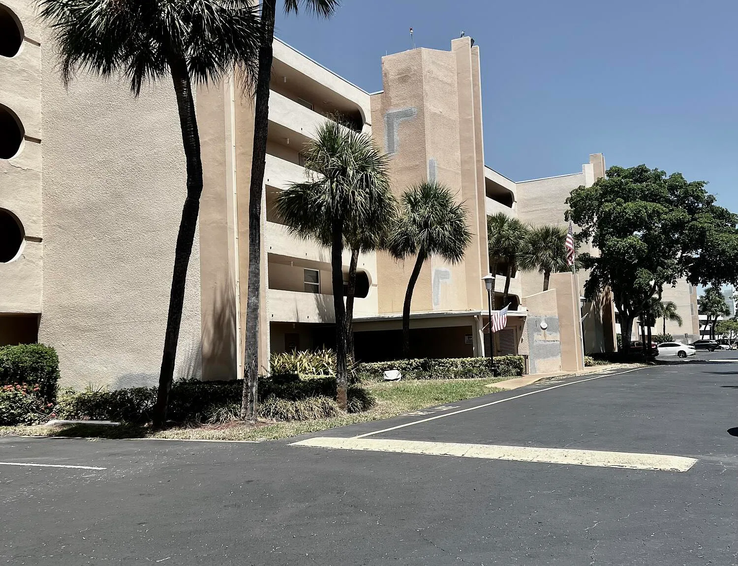 3 bed, 2.0 bath, 1300 sqft, $2,800 — Photo 2