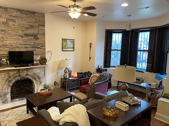 4th image of 2242 W Warren Blvd #1