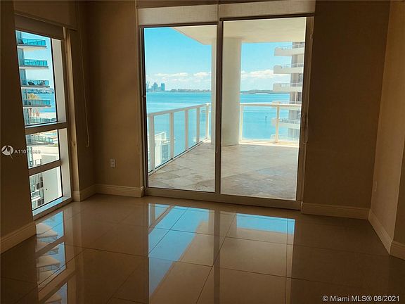 3rd image of 218 SE 14th St APT 1101
