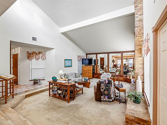 5th image of 610 Cypresswood Dr