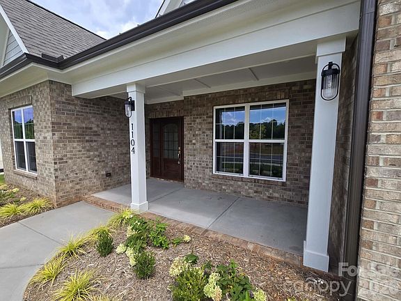 3rd image of 1104 Piper Meadows Dr