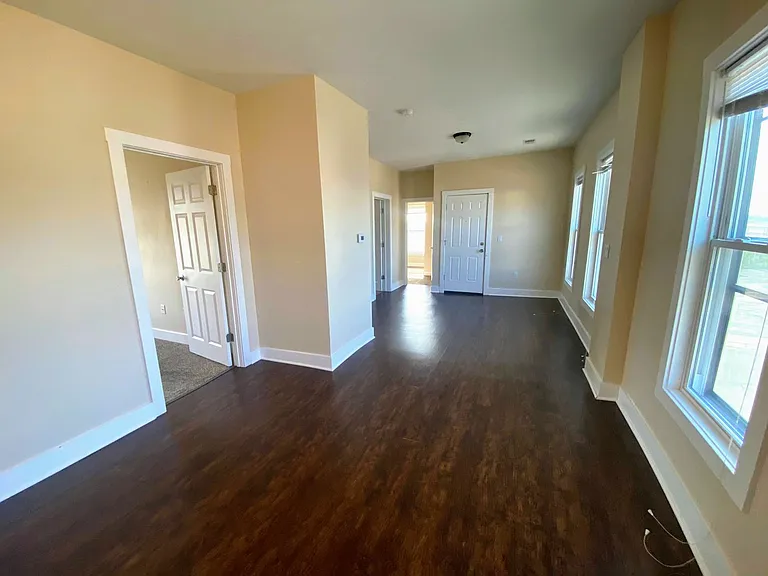1224 Plainfield NE — Photo 5