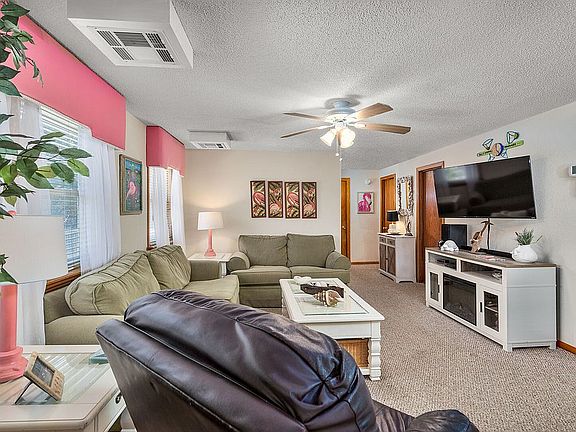 Electric fireplace for fall