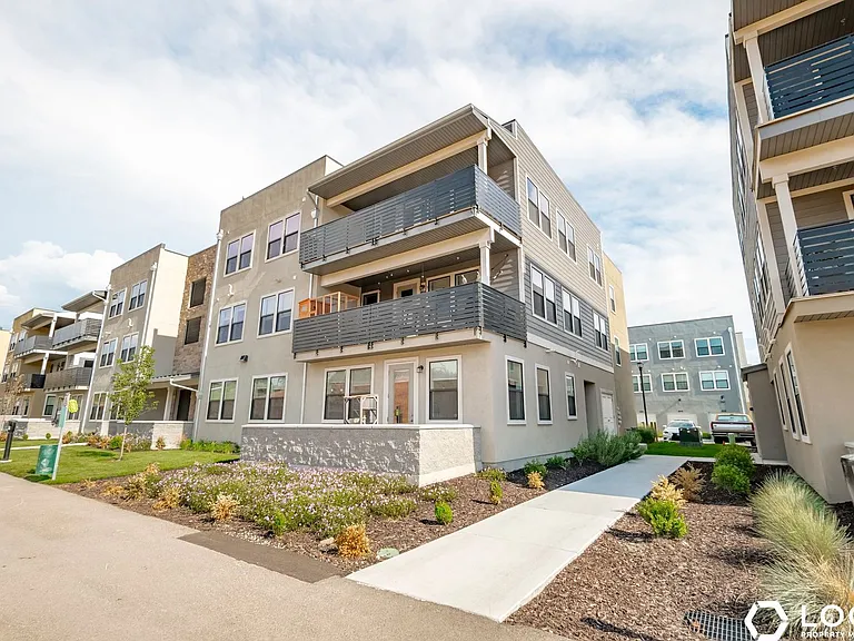 754 W Blue Magic Ln #303 — Photo 2