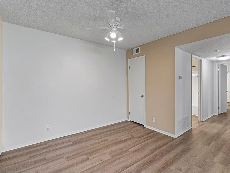 Bradbury Park Apartments — Photo 30
