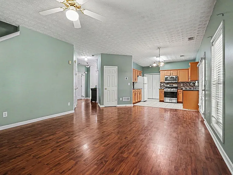 375 Clairidge Ln SW — Photo 8