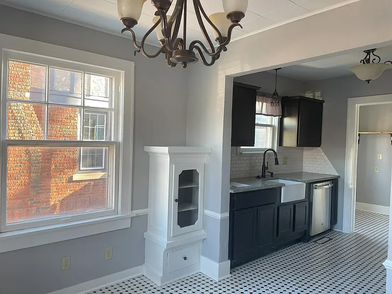 808 NE 17th St — Photo 3