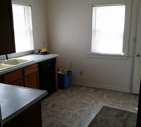 3rd image of 811 Charleston St