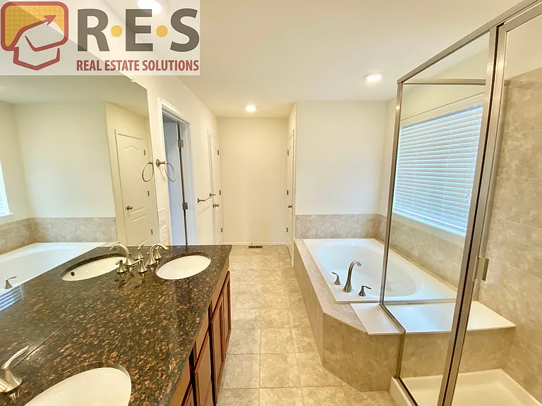 8811 Concolor Ln — Photo 17
