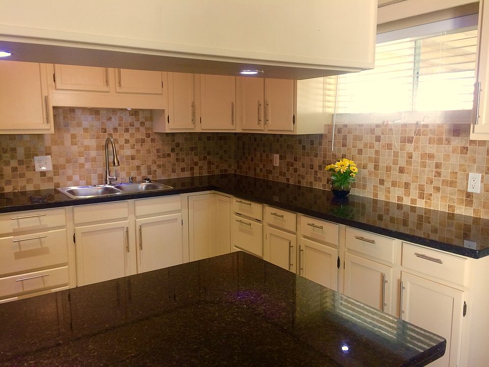 1st image of 3006 W Solano Dr S