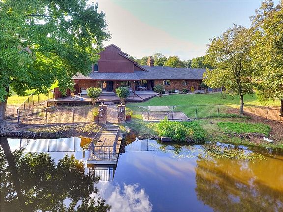 2nd image of 9 Cedar Creek Ln