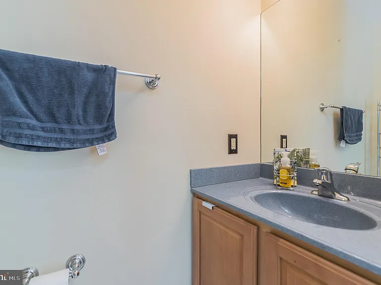 7011 Hadlow Dr — Photo 29