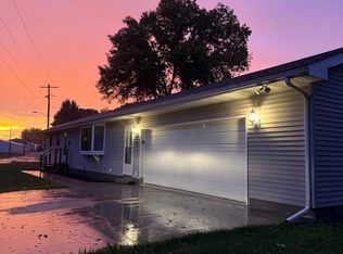 904 Diagonal Ave, Armstrong, IA 50514