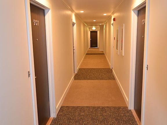 3rd image of 451 Lee St #1X1